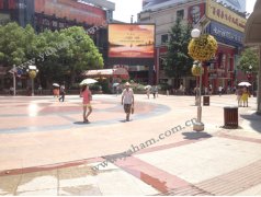 太阳集团tyc539LED显示屏妆点武汉江汉步行街